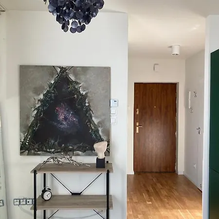 Uroczy Apartament Z Ogrodkiem Apartment