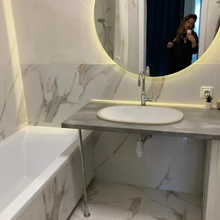 Uroczy Apartament Z Ogrodkiem Warsaw