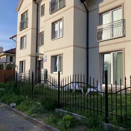 Apartment Uroczy Apartament Z Ogrodkiem *