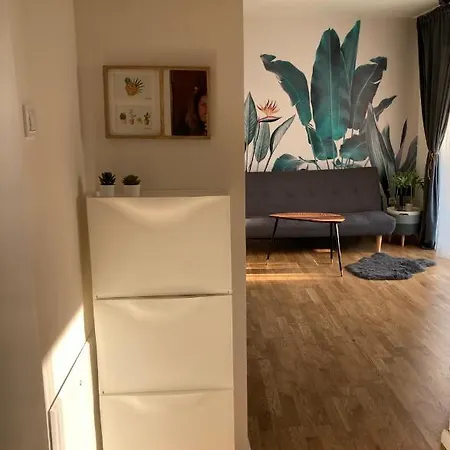 Uroczy Apartament Z Ogrodkiem Apartment *